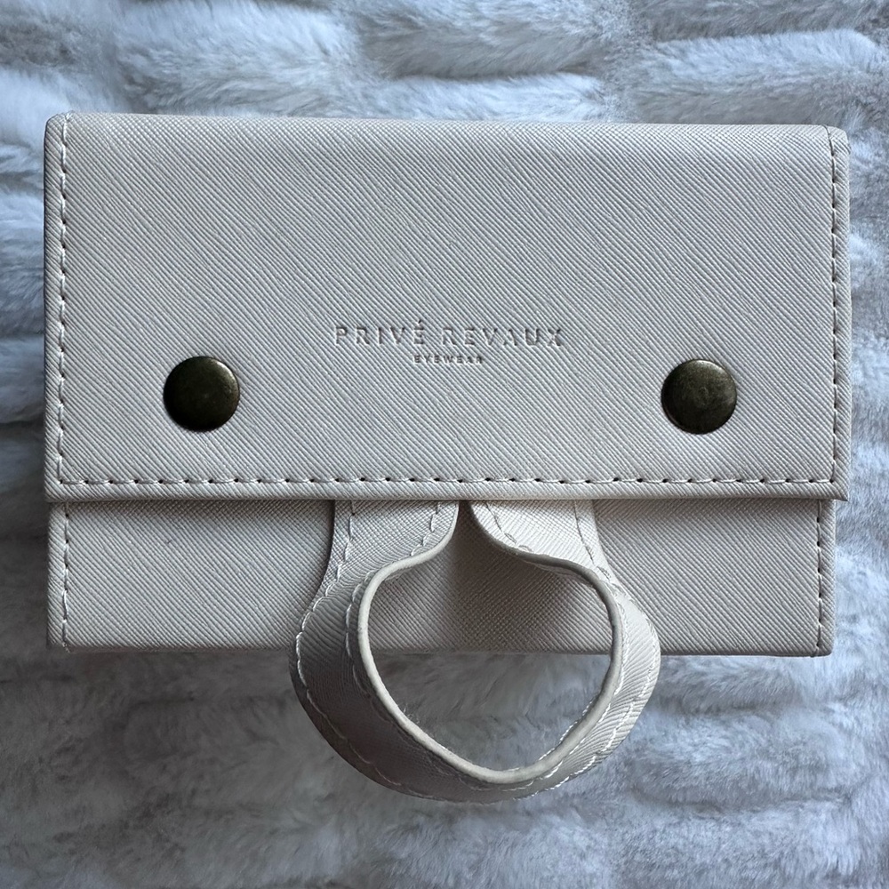 PRIVE REVUEX 🕶️ 👓 case, holds 4 pairs, snap closure, soft lining, loop to hang